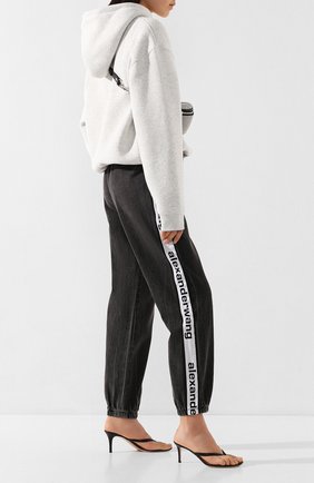Женские джинсы с лампасами DENIM X ALEXANDER WANG серого цвета по цене 27850 руб., арт. 4D994391CF | Фото 2 Женские джинсы с лампасами DENIM X ALEXANDER WANG серого цвета, арт. 4D994391CF | Фото 2