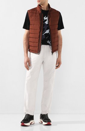 Мужской брюки 2 moncler 1952 MONCLER GENIUS белого цвета по цене 37300 руб., арт. F1-092-2A709-00-539UL | Фото 2 Мужской брюки 2 moncler 1952 MONCLER GENIUS белого цвета, арт. F1-092-2A709-00-539UL | Фото 2