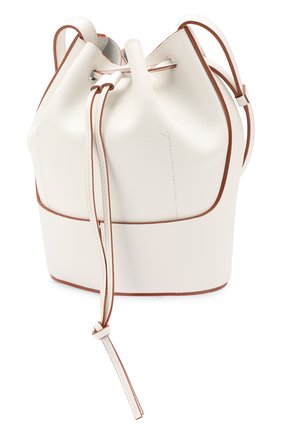 Женская сумка balloon small LOEWE белого цвета по цене 165500 руб., арт. 326.75AC31 | Фото 3 Женская сумка balloon small LOEWE белого цвета, арт. 326.75AC31 | Фото 3 (Сумки-технические: Сумки через плечо; Материал: Натуральная кожа; Ремень/цепочка: На ремешке; Размер: small)