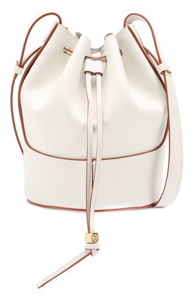 Женская сумка balloon small LOEWE белого цвета по цене 165500 руб., арт. 326.75AC31 | Фото 5 Женская сумка balloon small LOEWE белого цвета, арт. 326.75AC31 | Фото 5 (Сумки-технические: Сумки через плечо; Материал: Натуральная кожа; Ремень/цепочка: На ремешке; Размер: small)
