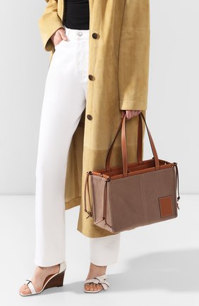 Женская сумка-тоут cushion loewe x paula's ibiza LOEWE светло-коричневого цвета по цене 79950 руб., арт. 330.02AA93 | Фото 2 Женская сумка-тоут cushion loewe x paula's ibiza LOEWE светло-коричневого цвета, арт. 330.02AA93 | Фото 2