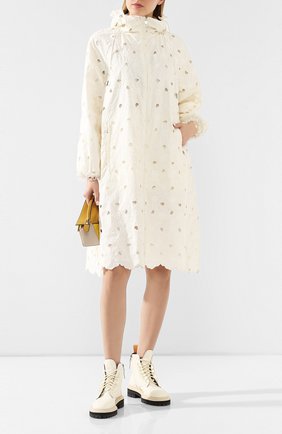 Женский плащ 4 moncler simone rocha MONCLER GENIUS белого цвета по цене 209400 руб., арт. F1-09W-1C718-00-C0542 | Фото 2 Женский плащ 4 moncler simone rocha MONCLER GENIUS белого цвета, арт. F1-09W-1C718-00-C0542 | Фото 2