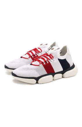 Мужские текстильные кроссовки bubble sneaker MONCLER белого цвета по цене 35600 руб., арт. F1-09A-4M702-40-01A6H | Фото 1 Мужские текстильные кроссовки bubble sneaker MONCLER белого цвета, арт. F1-09A-4M702-40-01A6H | Фото 1