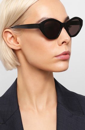 Женские солнцезащитные очки SAINT LAURENT черного цвета по цене 32500 руб., арт. SL M60 001 | Фото 2 Женские солнцезащитные очки SAINT LAURENT черного цвета, арт. SL M60 001 | Фото 2