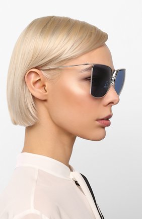 Женские солнцезащитные очки CELINE EYEWEAR синего цвета по цене 24750 руб., арт. CL40135U 16V | Фото 2 Женские солнцезащитные очки CELINE EYEWEAR синего цвета, арт. CL40135U 16V | Фото 2