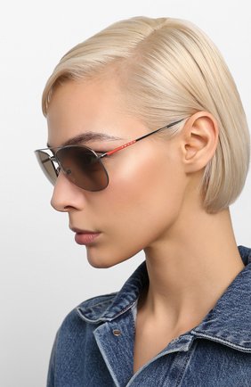 Мужские солнцезащитные очки PRADA LINEA ROSSA серого цвета по цене 14500 руб., арт. 55US-5AV1X1 | Фото 2 Мужские солнцезащитные очки PRADA LINEA ROSSA серого цвета, арт. 55US-5AV1X1 | Фото 2