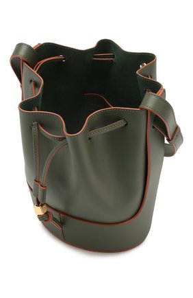 Женская сумка balloon small LOEWE хаки цвета по цене 165500 руб., арт. 326.75AC31 | Фото 4 Женская сумка balloon small LOEWE хаки цвета, арт. 326.75AC31 | Фото 4 (Сумки-технические: Сумки через плечо; Материал: Натуральная кожа; Ремень/цепочка: На ремешке; Размер: small)