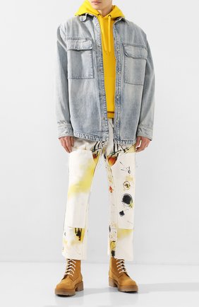 Мужские замшевые ботинки VETEMENTS бежевого цвета по цене 79900 руб., арт. SS20B0018 2413/M | Фото 2 Мужские замшевые ботинки VETEMENTS бежевого цвета, арт. SS20B0018 2413/M | Фото 2