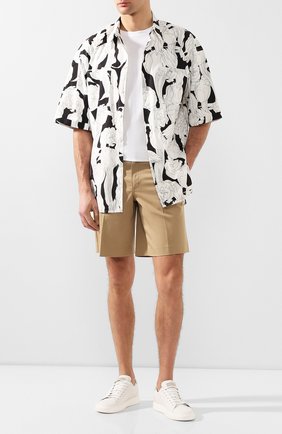 Мужские хлопковые шорты GIVENCHY бежевого цвета по цене 38900 руб., арт. BM50J012KY | Фото 2 Мужские хлопковые шорты GIVENCHY бежевого цвета, арт. BM50J012KY | Фото 2