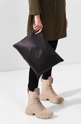 Женский клатч MONCLER черного цвета по цене 24800 руб., арт. F1-09B-6B500-00-5396Q | Фото 2 Женский клатч MONCLER черного цвета, арт. F1-09B-6B500-00-5396Q | Фото 2