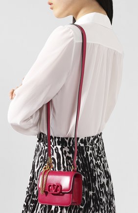 Женская сумка vsling micro VALENTINO фуксия цвета по цене 86250 руб., арт. TW0B0G44/HFB | Фото 2 Женская сумка vsling micro VALENTINO фуксия цвета, арт. TW0B0G44/HFB | Фото 2 (Сумки-технические: Сумки через плечо; Материал: Натуральная кожа; Размер: mini; Ремень/цепочка: На ремешке)