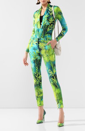 Женские брюки из вискозы VERSACE зеленого цвета по цене 65950 руб., арт. A86124/A234694 | Фото 2 Женские брюки из вискозы VERSACE зеленого цвета, арт. A86124/A234694 | Фото 2