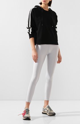 Женские леггинсы MONCLER серебряного цвета по цене 31400 руб., арт. F1-093-8H705-40-C8032 | Фото 2 Женские леггинсы MONCLER серебряного цвета, арт. F1-093-8H705-40-C8032 | Фото 2