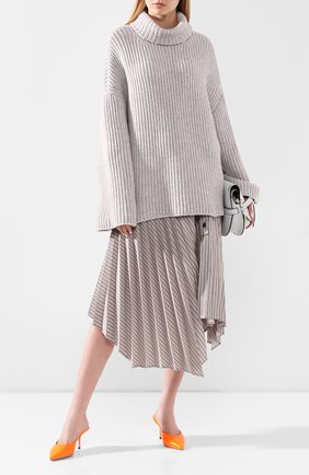 Женский шерстяной свитер NANUSHKA серого цвета по цене 59950 руб., арт. RAW_HEATHER GREY_S0FT W00L BLEND | Фото 2 Женский шерстяной свитер NANUSHKA серого цвета, арт. RAW_HEATHER GREY_S0FT W00L BLEND | Фото 2