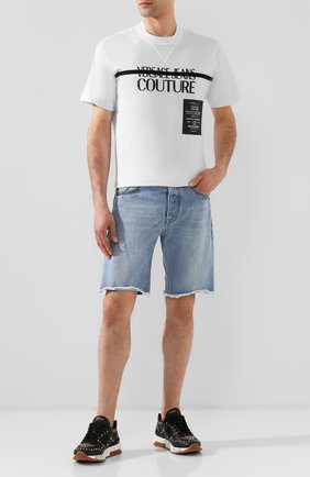 Мужские джинсовые шорты VERSACE JEANS COUTURE синего цвета по цене 19950 руб., арт. A4GVB17I-VUM507/A0K5Z | Фото 2 Мужские джинсовые шорты VERSACE JEANS COUTURE синего цвета, арт. A4GVB17I-VUM507/A0K5Z | Фото 2