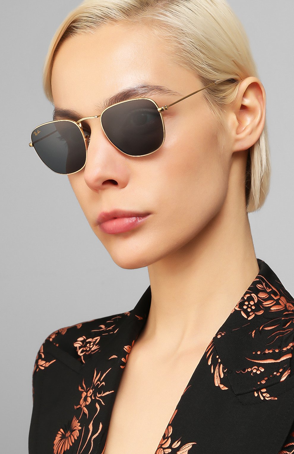 Женские солнцезащитные очки RAY-BAN темно-синего цвета по цене 10700 руб., арт. 3857-9196R5 | Фото 2 Женские солнцезащитные очки RAY-BAN темно-синего цвета, арт. 3857-9196R5 | Фото 2