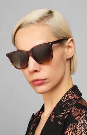 Женские солнцезащитные очки CELINE EYEWEAR коричневого цвета по цене 21700 руб., арт. CL40134I 53F | Фото 2 Женские солнцезащитные очки CELINE EYEWEAR коричневого цвета, арт. CL40134I 53F | Фото 2