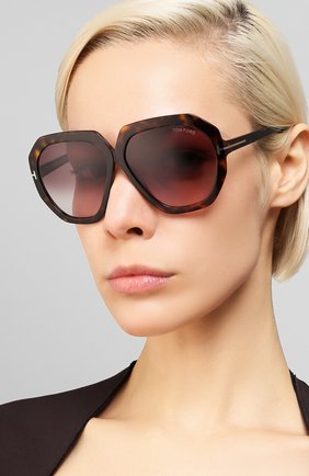 Женские солнцезащитные очки TOM FORD коричневого цвета по цене 23950 руб., арт. TF791 52T | Фото 2 Женские солнцезащитные очки TOM FORD коричневого цвета, арт. TF791 52T | Фото 2