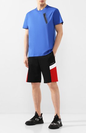 Мужская хлопковая футболка GIVENCHY синего цвета по цене 38900 руб., арт. BM70WE3002 | Фото 2 Мужская хлопковая футболка GIVENCHY синего цвета, арт. BM70WE3002 | Фото 2
