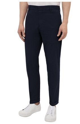 Мужские хлопковые брюки PRADA темно-синего цвета, арт. SPD91-1BJ2-F0ABM-172 | Фото 3 (Длина (брюки, джинсы): Стандартные; Случай: Повседневный; Материал внешний: Хлопок; Стили: Минимализм)