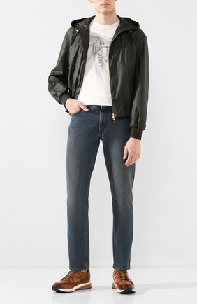 Мужской бомбер GIORGIO ARMANI хаки цвета по цене 212500 руб., арт. 0SG0B03J/T01PZ | Фото 2 Мужской бомбер GIORGIO ARMANI хаки цвета, арт. 0SG0B03J/T01PZ | Фото 2 (Рукава: Длинные; Материал внешний: Синтетический материал; Длина (верхняя одежда): Короткие; Мужское Кросс-КТ: Верхняя одежда; Кросс-КТ: Куртка; Стили: Кэжуэл; Принт: С принтом)