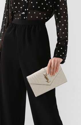 Женская сумка envelope SAINT LAURENT белого цвета по цене 87400 руб., арт. 620280/B0W91 | Фото 2 Женская сумка envelope SAINT LAURENT белого цвета, арт. 620280/B0W91 | Фото 2