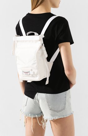 Женский рюкзак downtown mini GIVENCHY белого цвета по цене 78900 руб., арт. BB50BNB0RT | Фото 2 Женский рюкзак downtown mini GIVENCHY белого цвета, арт. BB50BNB0RT | Фото 2