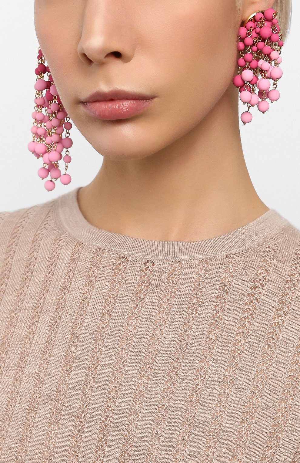 Женские серьги les mimosas JACQUEMUS розового цвета по цене 22050 руб., арт. 201JW11 | Фото 2 Женские серьги les mimosas JACQUEMUS розового цвета, арт. 201JW11 | Фото 2