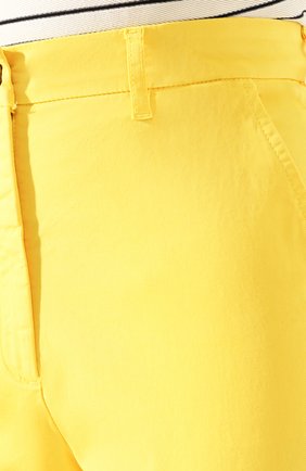 Женские хлопковые брюки TWO WOMEN IN THE WORLD желтого цвета, арт. LAUREN/YEAT3 | Фото 5 (Женское Кросс-КТ: Брюки-одежда; Силуэт Ж (брюки и джинсы): Прямые; Материал внешний: Хлопок; Длина (брюки, джинсы): Укороченные)