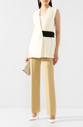 Женские брюки из смеси льна и хлопка VICTORIA BECKHAM бежевого цвета по цене 79950 руб., арт. 1220WTR001203E | Фото 2 Женские брюки из смеси льна и хлопка VICTORIA BECKHAM бежевого цвета, арт. 1220WTR001203E | Фото 2