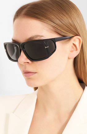 Мужские солнцезащитные очки TOM FORD черного цвета по цене 28800 руб., арт. TF730 | Фото 2 Мужские солнцезащитные очки TOM FORD черного цвета, арт. TF730 | Фото 2