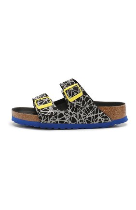 Детские шлепанцы BIRKENSTOCK разноцветного цвета по цене 3995 руб., арт. 1015455/24-35 | Фото 2 Детские шлепанцы BIRKENSTOCK разноцветного цвета, арт. 1015455/24-35 | Фото 2
