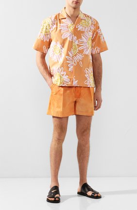 Мужские хлопковые шорты JACQUEMUS оранжевого цвета по цене 27800 руб., арт. 205PA06/13764 | Фото 2 Мужские хлопковые шорты JACQUEMUS оранжевого цвета, арт. 205PA06/13764 | Фото 2 (Материал внешний: Хлопок; Длина Шорты М: До колена; Принт: Без принта; Мужское Кросс-КТ: Шорты-одежда; Стили: Минимализм; Случай: Формальный)