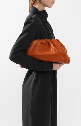 Женский клатч pouch из кожи крокодила BOTTEGA VENETA оранжевого цвета по цене 1980000 руб., арт. 576227/VB003/CP0R | Фото 2 Женский клатч pouch из кожи крокодила BOTTEGA VENETA оранжевого цвета, арт. 576227/VB003/CP0R | Фото 2