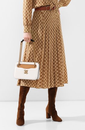Женская сумка karligraphy FENDI белого цвета по цене 165000 руб., арт. 8BT318 AAFF | Фото 2 Женская сумка karligraphy FENDI белого цвета, арт. 8BT318 AAFF | Фото 2