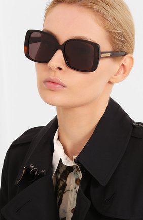 Женские солнцезащитные очки MARC JACOBS (THE) коричневого цвета, арт. MARC 423 DXH | Фото 2 (Тип очков: С/з; Очки форма: Квадратные, Прямоугольные; Оптика Гендер: оптика-женское)