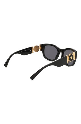 Женские солнцезащитные очки VERSACE черного цвета по цене 17600 руб., арт. 4372-GB1/81 | Фото 4 Женские солнцезащитные очки VERSACE черного цвета, арт. 4372-GB1/81 | Фото 4