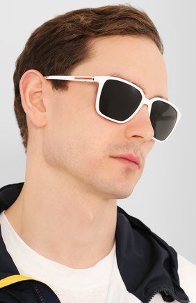 Женские солнцезащитные очки PRADA LINEA ROSSA белого цвета по цене 13400 руб., арт. 06VS-AAI5S0 | Фото 3 Женские солнцезащитные очки PRADA LINEA ROSSA белого цвета, арт. 06VS-AAI5S0 | Фото 3