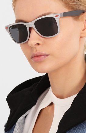 Женские солнцезащитные очки RAY-BAN серого цвета по цене 35300 руб., арт. 8395M-F05687 | Фото 2 Женские солнцезащитные очки RAY-BAN серого цвета, арт. 8395M-F05687 | Фото 2