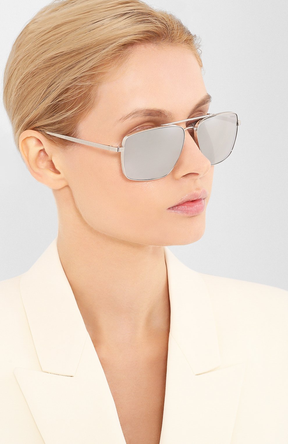 Женские солнцезащитные очки VERSACE серого цвета по цене 15150 руб., арт. 2216-10006G | Фото 2 Женские солнцезащитные очки VERSACE серого цвета, арт. 2216-10006G | Фото 2