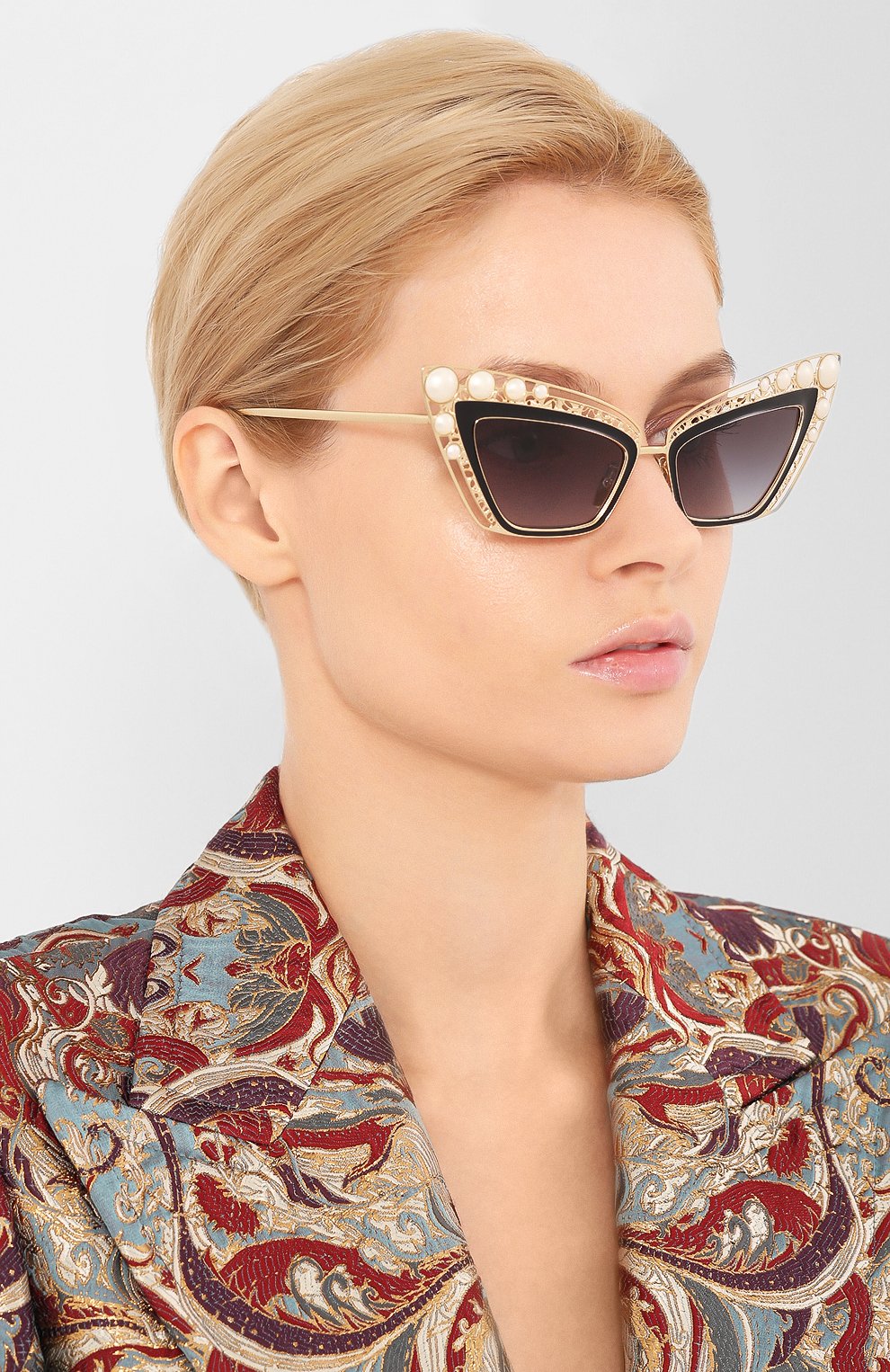 Женские солнцезащитные очки DOLCE & GABBANA золотого цвета по цене 31600 руб., арт. 2254H-13348G | Фото 2 Женские солнцезащитные очки DOLCE & GABBANA золотого цвета, арт. 2254H-13348G | Фото 2