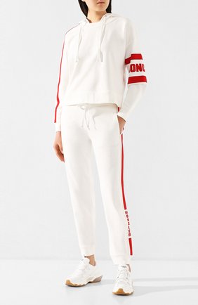 Женские хлопковые джоггеры MONCLER белого цвета по цене 37700 руб., арт. F1-093-8H706-00-V8105 | Фото 2 Женские хлопковые джоггеры MONCLER белого цвета, арт. F1-093-8H706-00-V8105 | Фото 2