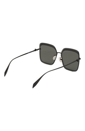 Женские солнцезащитные очки ALEXANDER MCQUEEN черного цвета по цене 32250 руб., арт. AM0222SK-001 | Фото 4 Женские солнцезащитные очки ALEXANDER MCQUEEN черного цвета, арт. AM0222SK-001 | Фото 4