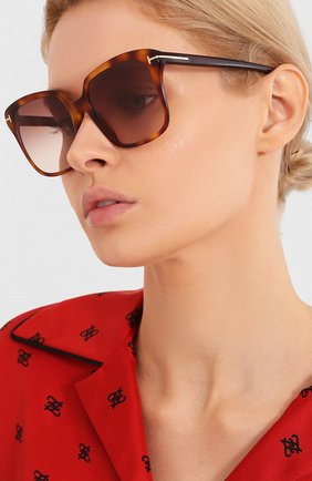 Женские солнцезащитные очки TOM FORD светло-коричневого цвета по цене 27300 руб., арт. TF788 | Фото 2 Женские солнцезащитные очки TOM FORD светло-коричневого цвета, арт. TF788 | Фото 2