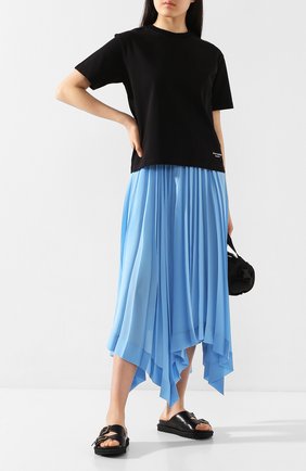 Женская юбка ISSEY MIYAKE голубого цвета по цене 76400 руб., арт. IM07-FG631 | Фото 2 Женская юбка ISSEY MIYAKE голубого цвета, арт. IM07-FG631 | Фото 2