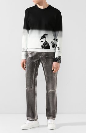 Мужской хлопковый свитшот VALENTINO черно-белого цвета по цене 59950 руб., арт. TV0MF12H68U | Фото 2 Мужской хлопковый свитшот VALENTINO черно-белого цвета, арт. TV0MF12H68U | Фото 2