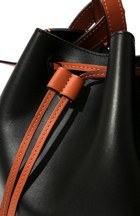 Женская сумка balloon LOEWE черного цвета, арт. 326.76AC30 | Фото 3 (Сумки-технические: Сумки через плечо, Сумки top-handle; Размер: medium; Материал: Натуральная кожа; Ремень/цепочка: На ремешке)