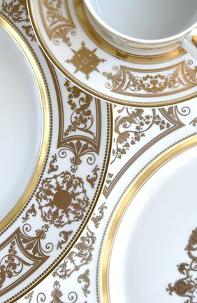 Тарелка aux rois or BERNARDAUD золотого цвета по цене 23400 руб., арт. 1847/13 | Фото 2 Тарелка aux rois or BERNARDAUD золотого цвета, арт. 1847/13 | Фото 2