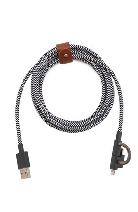 Кабель usb/lightning/micro usb/usb-c, 2m NATIVE UNION черно-белого цвета по цене 7190 руб., арт. BELT-KV-ULC-ZEB-V2 | Фото 2 Кабель usb/lightning/micro usb/usb-c, 2m NATIVE UNION черно-белого цвета, арт. BELT-KV-ULC-ZEB-V2 | Фото 2 (Региональные ограничения белый список (Axapta Mercury): RU)