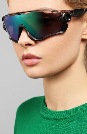 Женские солнцезащитные очки OAKLEY черного цвета, арт. 9290-929046 | Фото 2 (Тип очков: С/з; Очки форма: Маска; Оптика Гендер: оптика-унисекс)